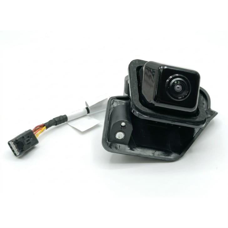 MAHINDRA (REAR VIEW CAMERA – PIANO BLACK)